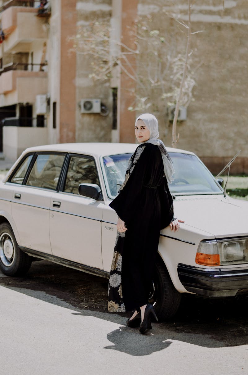 عباية مطرزة كلاسيكية