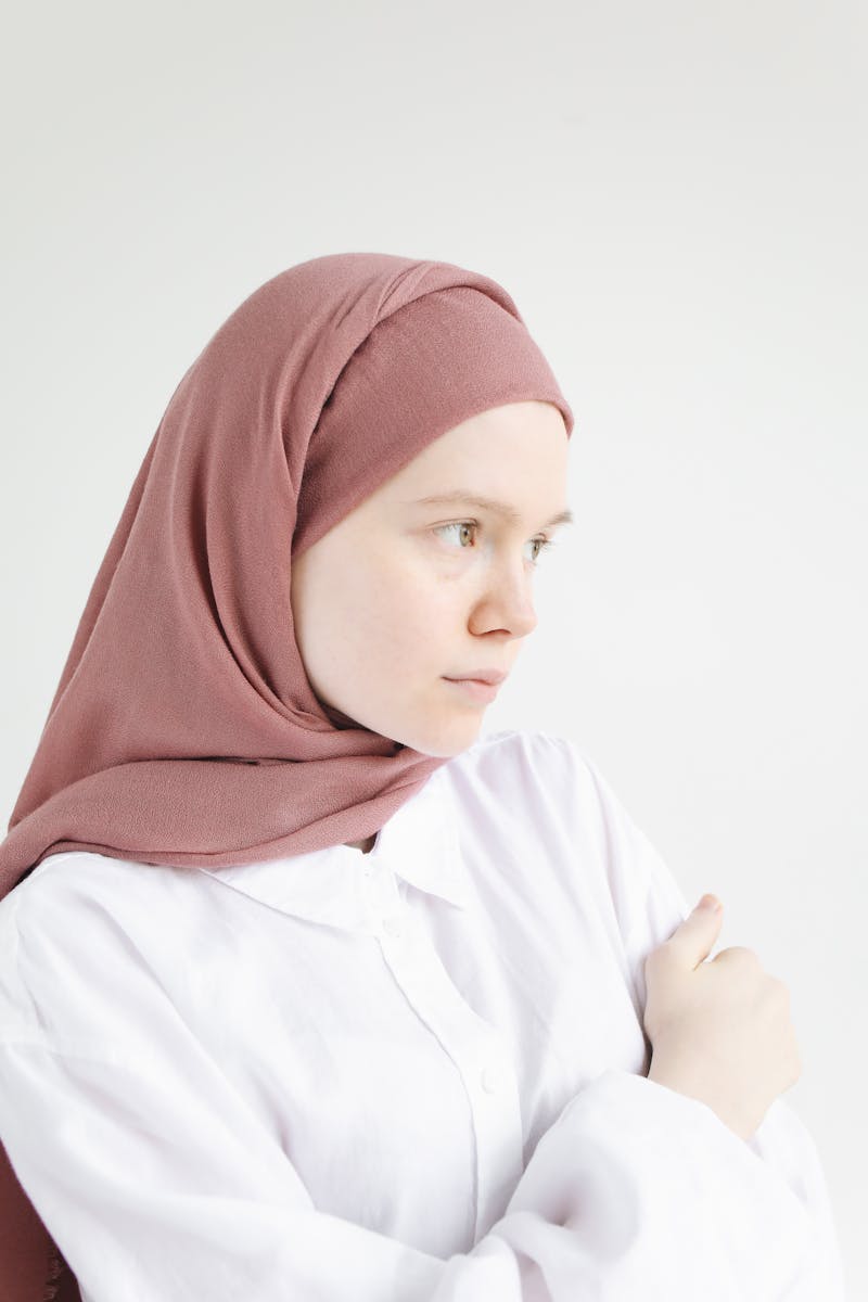 بلوزة محتشمة بأزرار